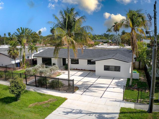 Продажа дома по адресу 1860 NE 199th Street - фото 6437391