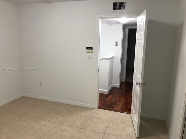 Продажа дома по адресу 2821 NE 185th St 408 - фото 6426610