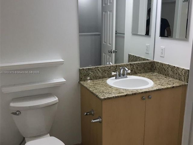 Продажа дома по адресу 2821 NE 185th St 408 - фото 6426611