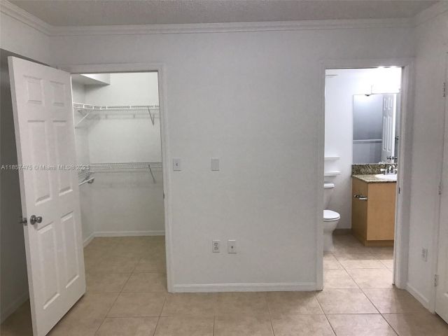 Продажа дома по адресу 2821 NE 185th St 408 - фото 6426615