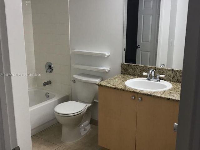 Продажа дома по адресу 2821 NE 185th St 408 - фото 6426617