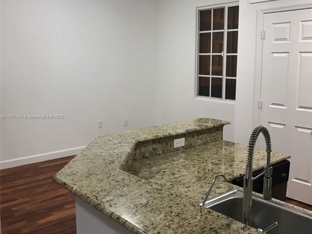 Продажа дома по адресу 2821 NE 185th St 408 - фото 6426619