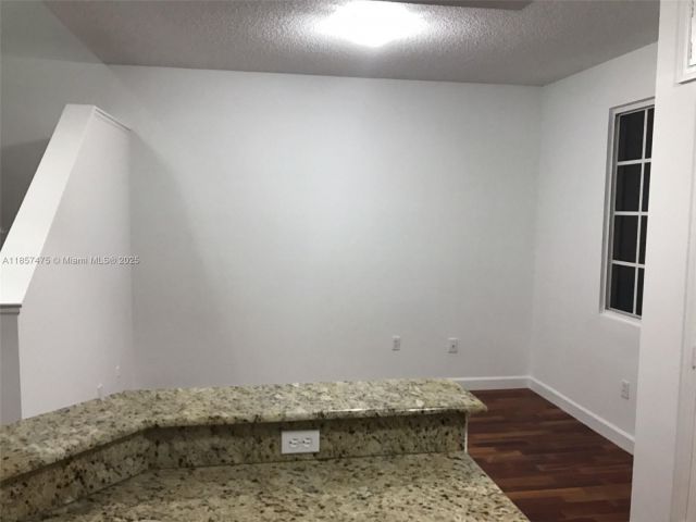 Продажа дома по адресу 2821 NE 185th St 408 - фото 6426620