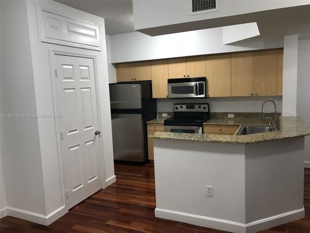 Продажа дома по адресу 2821 NE 185th St 408 - фото 6426623