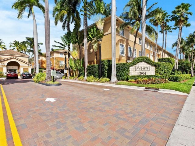 Продажа дома по адресу 2821 NE 185th St 408 - фото 6426627