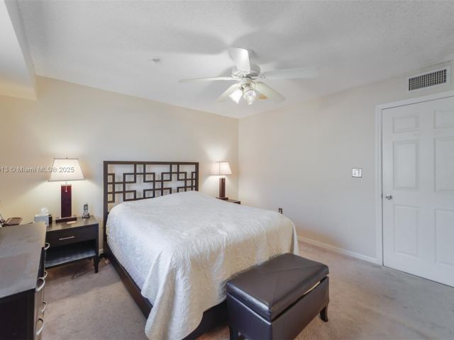 Продажа дома по адресу 2811 NE 185th St 801 - фото 6480605