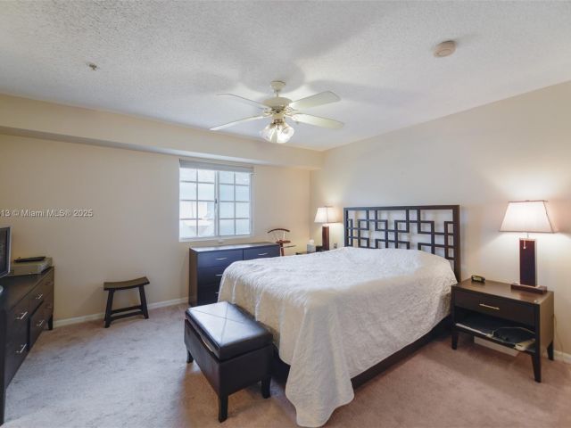 Продажа дома по адресу 2811 NE 185th St 801 - фото 6480606