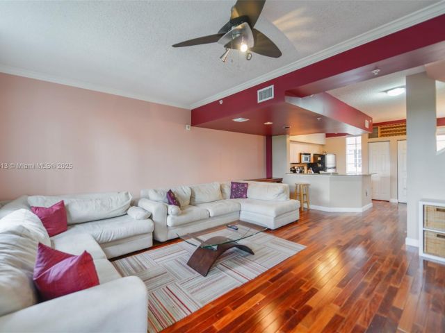 Продажа дома по адресу 2811 NE 185th St 801 - фото 6480611