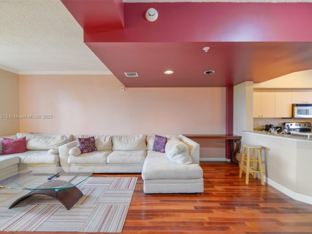 Продажа дома по адресу 2811 NE 185th St 801 - фото 6480612