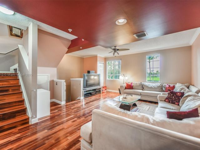 Продажа дома по адресу 2811 NE 185th St 801 - фото 6480613