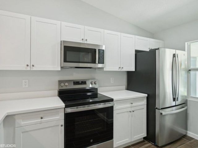 Продажа дома по адресу 636 35th Street - фото 6814031