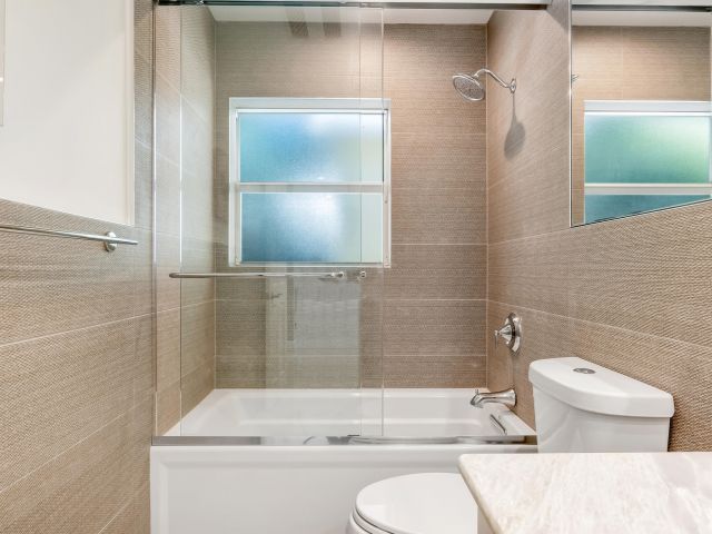 Продажа дома по адресу 831 Dover Street - фото 6416176