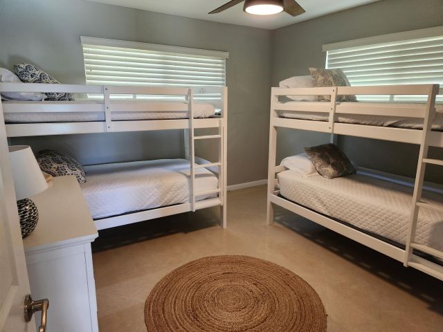 Дом в аренду по адресу 3250 Lakeview Boulevard - фото 6425230