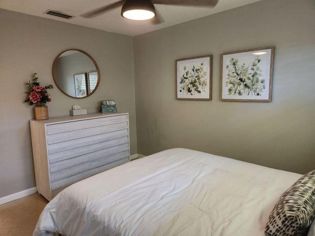 Дом в аренду по адресу 3250 Lakeview Boulevard - фото 6425231