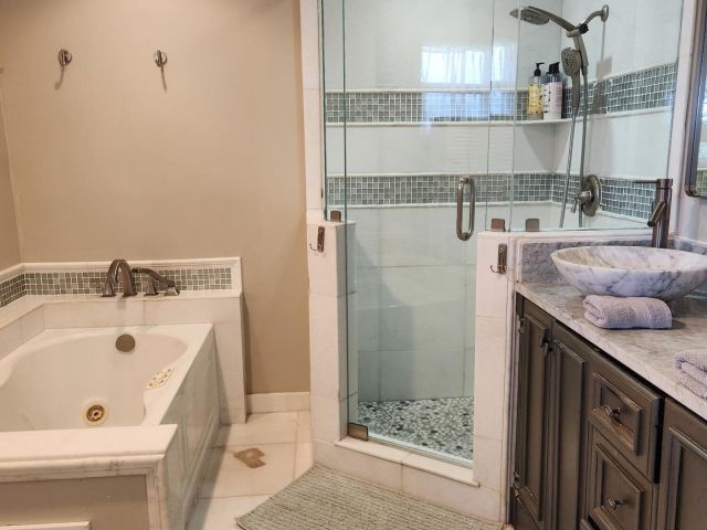 Дом в аренду по адресу 3250 Lakeview Boulevard - фото 6425233