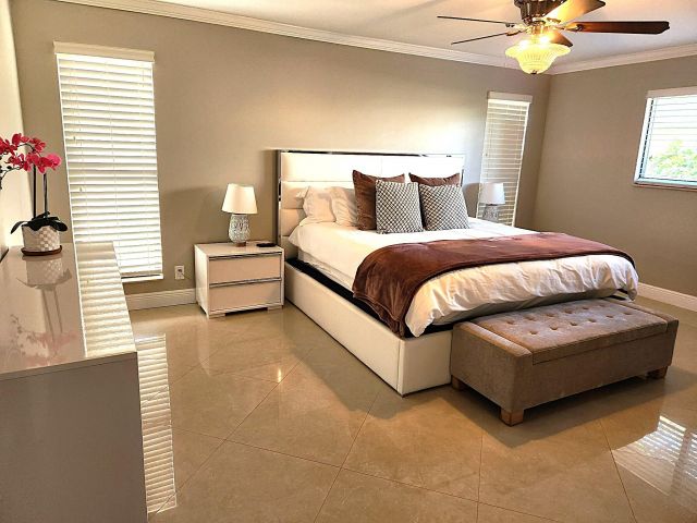 Дом в аренду по адресу 3250 Lakeview Boulevard - фото 6425234