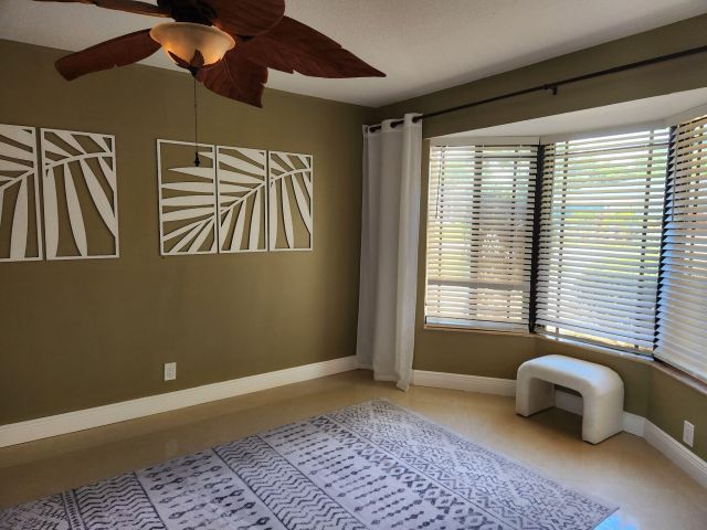 Дом в аренду по адресу 3250 Lakeview Boulevard - фото 6425236