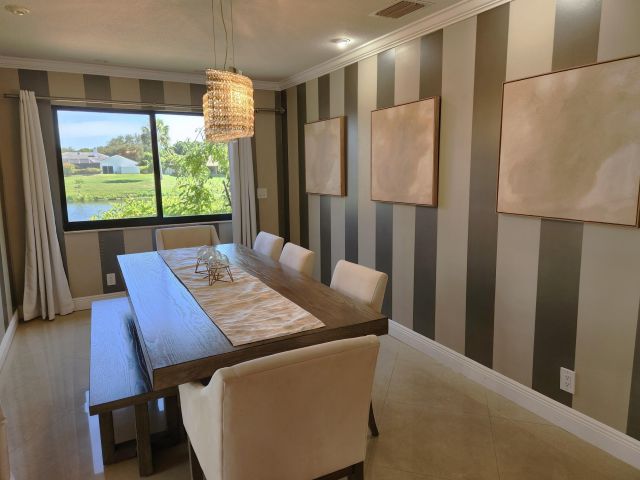 Дом в аренду по адресу 3250 Lakeview Boulevard - фото 6425237