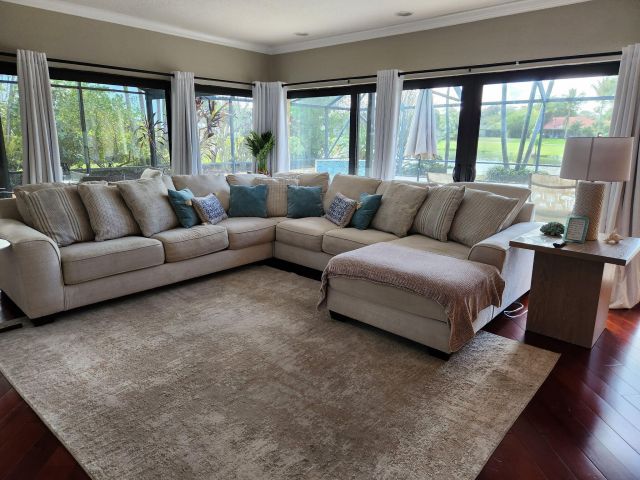 Дом в аренду по адресу 3250 Lakeview Boulevard - фото 6425238