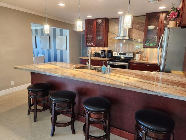 Дом в аренду по адресу 3250 Lakeview Boulevard - фото 6425239