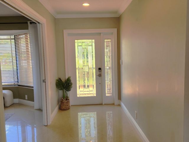 Дом в аренду по адресу 3250 Lakeview Boulevard - фото 6425241