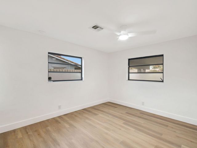 Продажа дома по адресу 5341 NE 17th Terrace - фото 6453847