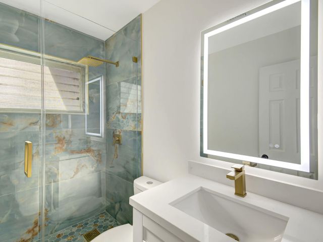 Продажа дома по адресу 5341 NE 17th Terrace - фото 6453849