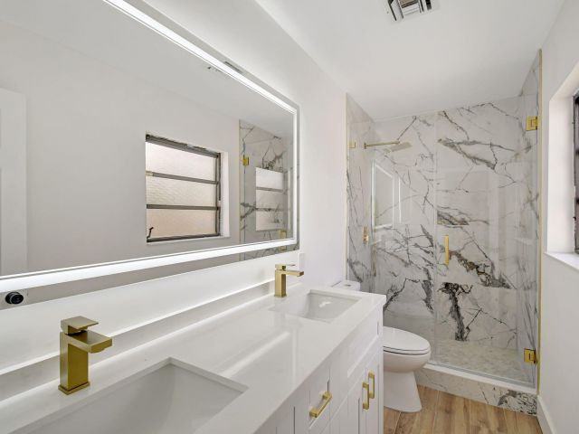 Продажа дома по адресу 5341 NE 17th Terrace - фото 6453851