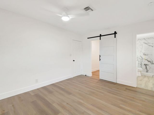 Продажа дома по адресу 5341 NE 17th Terrace - фото 6453852