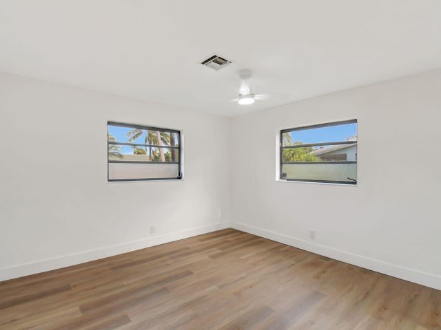 Продажа дома по адресу 5341 NE 17th Terrace - фото 6453853