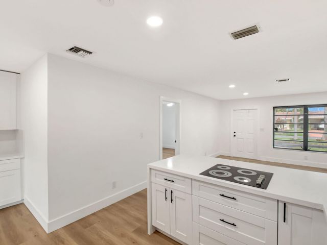 Продажа дома по адресу 5341 NE 17th Terrace - фото 6453854