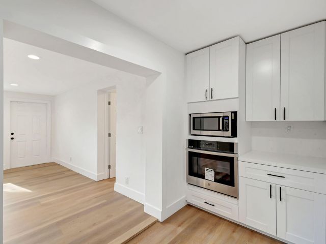 Продажа дома по адресу 5341 NE 17th Terrace - фото 6453855