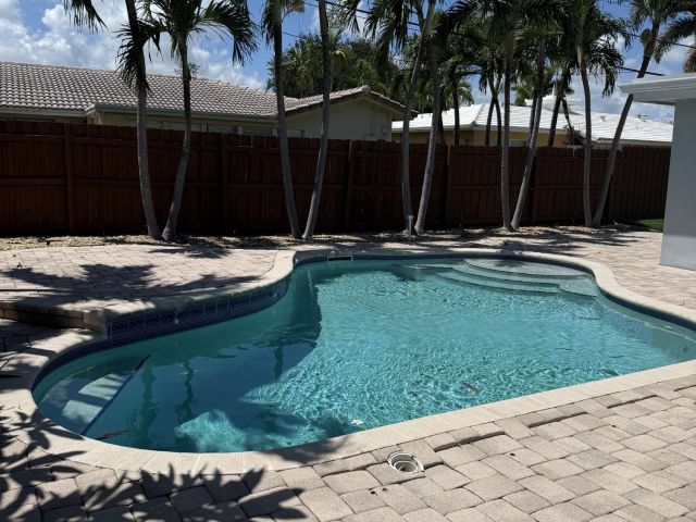 Продажа дома по адресу 5341 NE 17th Terrace - фото 6453860