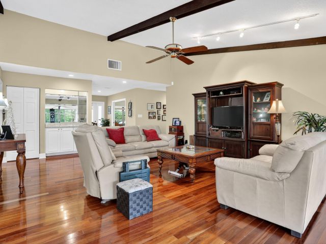 Продажа дома по адресу 6043 Petaluma Drive - фото 6419481