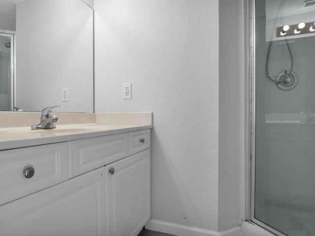 Дом в аренду по адресу 8050 Severn Drive A - фото 6427533