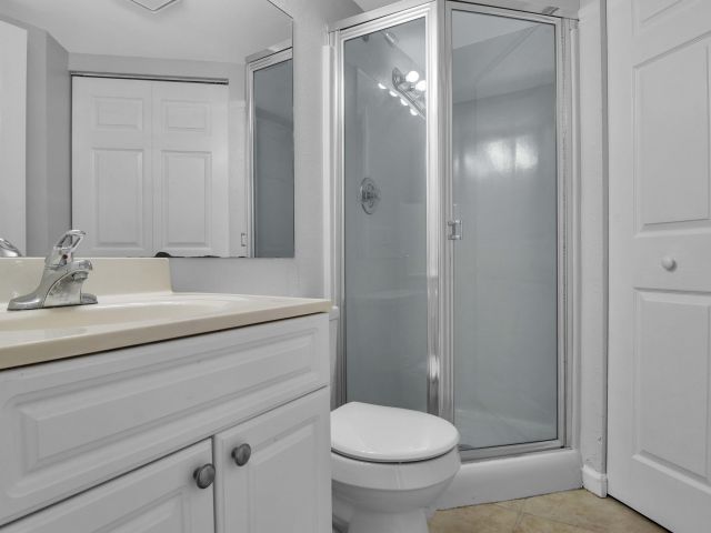 Дом в аренду по адресу 8050 Severn Drive A - фото 6427540