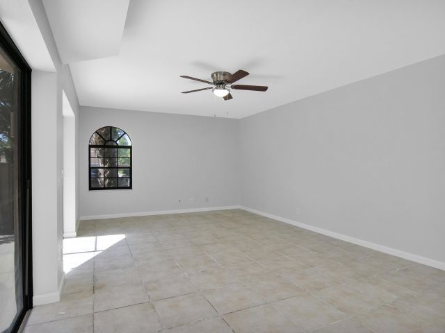 Дом в аренду по адресу 8050 Severn Drive A - фото 6427543