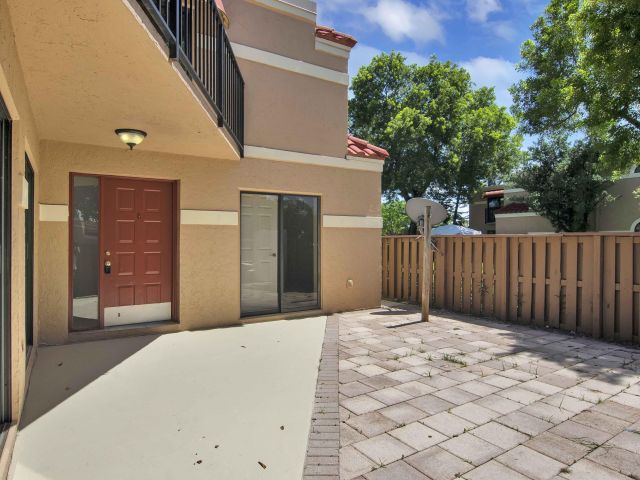 Дом в аренду по адресу 8050 Severn Drive A - фото 6427546