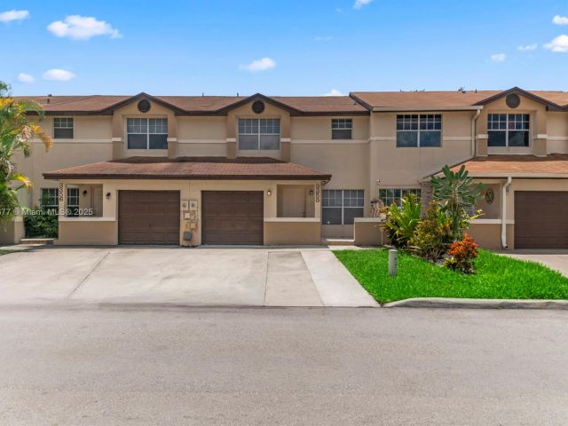 Дом в аренду по адресу 3358 NW 198th Ter - фото 7456278