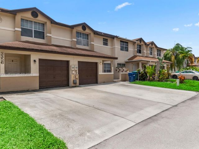 Дом в аренду по адресу 3358 NW 198th Ter - фото 7456280