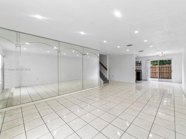 Дом в аренду по адресу 3358 NW 198th Ter - фото 7456285