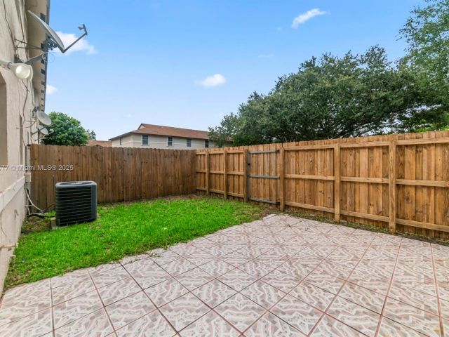 Дом в аренду по адресу 3358 NW 198th Ter - фото 7456295