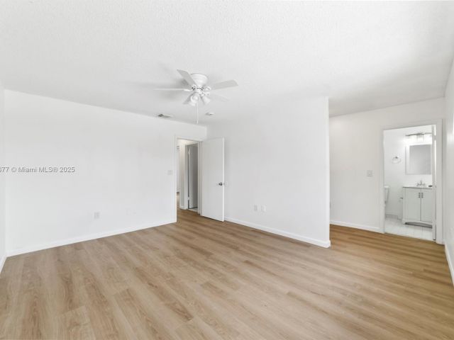 Дом в аренду по адресу 3358 NW 198th Ter - фото 7456309