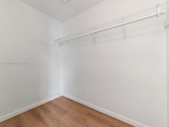 Дом в аренду по адресу 3358 NW 198th Ter - фото 7456313