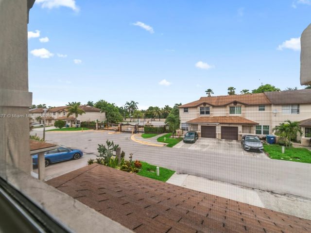 Дом в аренду по адресу 3358 NW 198th Ter - фото 7456315