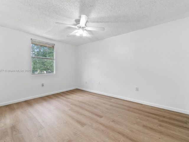 Дом в аренду по адресу 3358 NW 198th Ter - фото 7456316