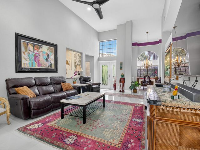 Продажа дома по адресу 2423 NW 63rd Street - фото 6437647