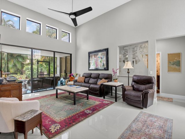 Продажа дома по адресу 2423 NW 63rd Street - фото 6437649