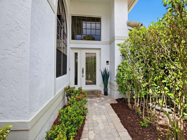 Продажа дома по адресу 2423 NW 63rd Street - фото 6437652