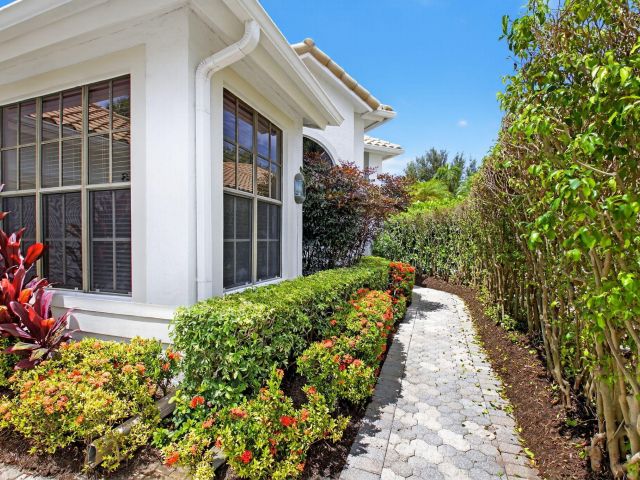 Продажа дома по адресу 2423 NW 63rd Street - фото 6437653